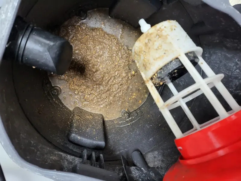 광주 동구 석션 통 안에 모인 음식물 찌꺼기